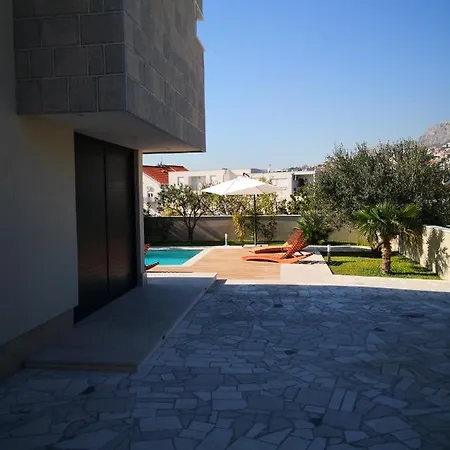 Sun Gardens Luxury With Xxl Heated Pool Solin