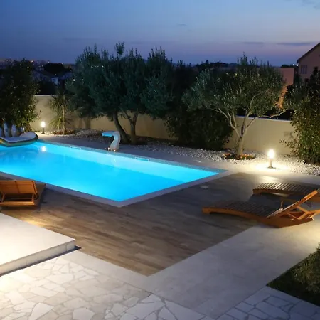Villa Sun Gardens Luxury With Xxl Heated Pool Solin